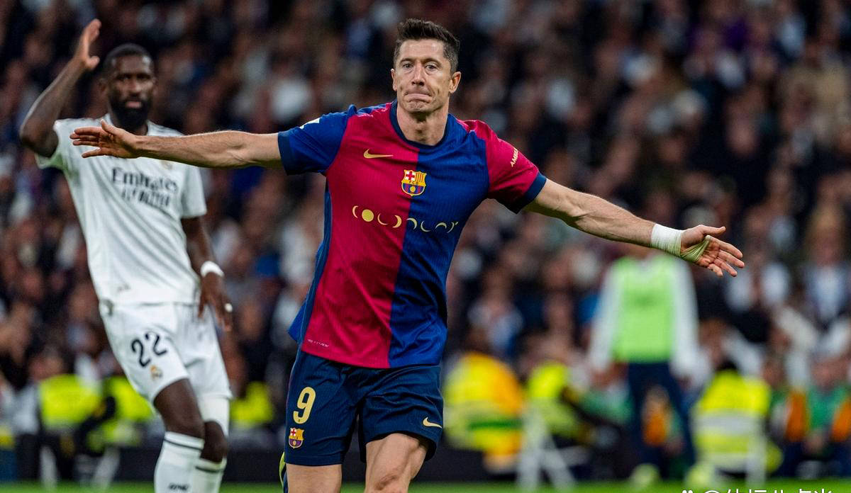 开云入口-包含莱万多夫斯基连续十二场比赛得分超过表现优异，巴黎圣日耳曼不断突破！全场沸腾不已的词条