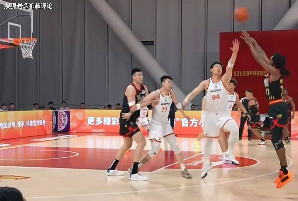 开云官网-男篮更衣室事件